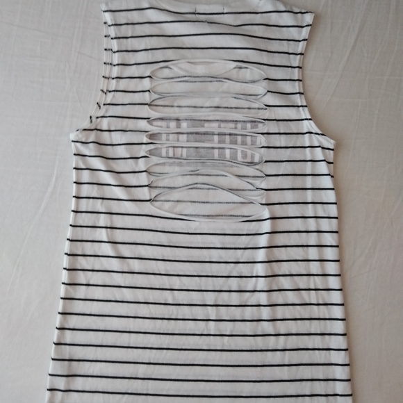Haute Mess Fifth Sun Sleeveless Top Black and White Stripes - Picture 6 of 6